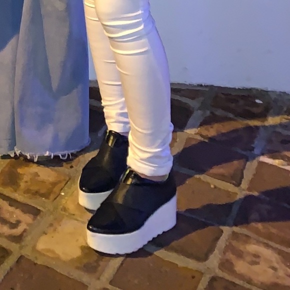 Kendall and Kylie black pointy wedges white soles - Picture 3 of 15